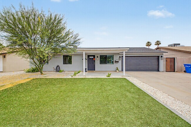Building Photo - 3701 E Ludlow Dr