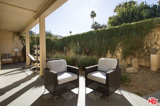 Building Photo - 501 Desert Lakes Cir