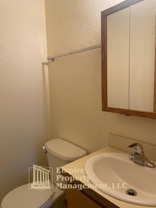 Building Photo - 1961 Taft St