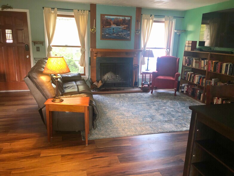 Living Room - 1220 Alpine Pl