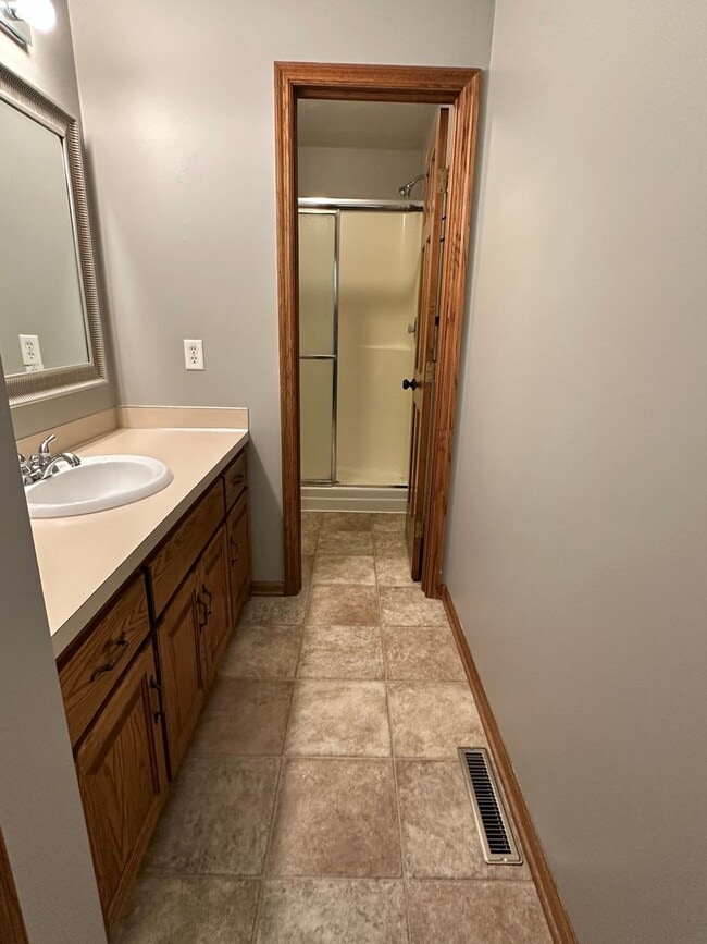 Building Photo - Maple Grove Single Family Home, Office, Fa...