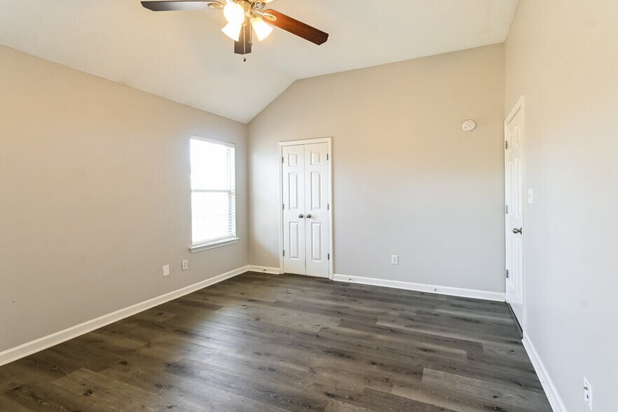 Building Photo - 5871 Carrel Cove