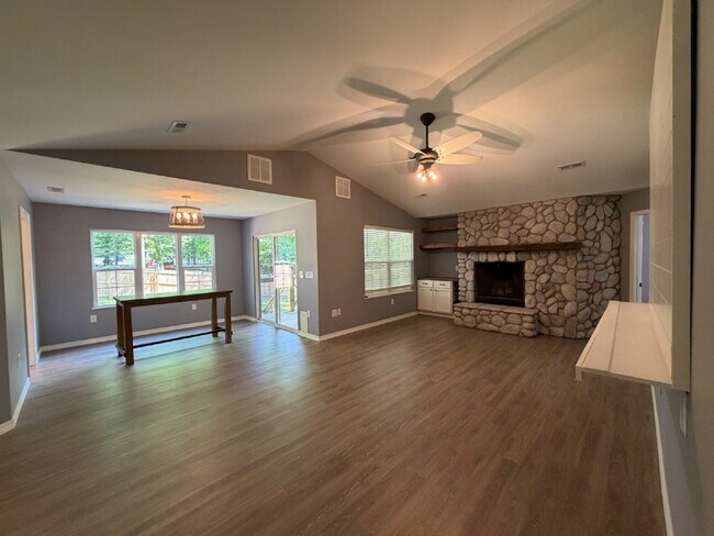 Building Photo - 1270 Skyview Dr