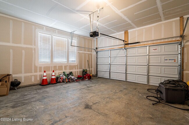 Building Photo - 10536 Vista View Dr