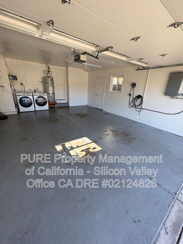 Building Photo - 2883 Vía Encinitas