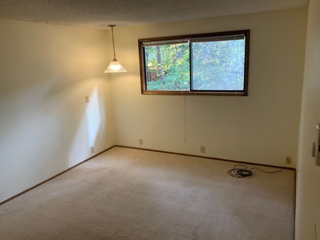 Building Photo - 422 Brookside Dr