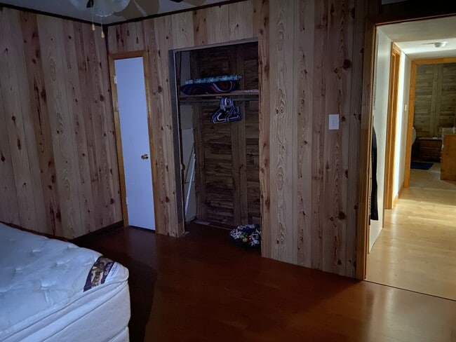 Building Photo - 18601 Honeysuckle Ln