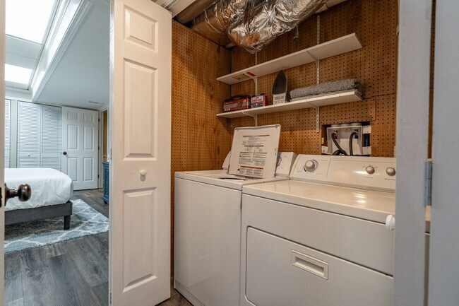 Building Photo - 4833 Caboose Ln NW