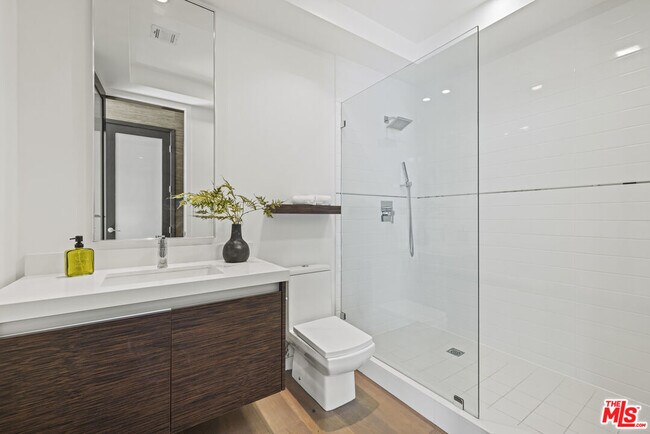 Building Photo - 2756 Westshire Dr