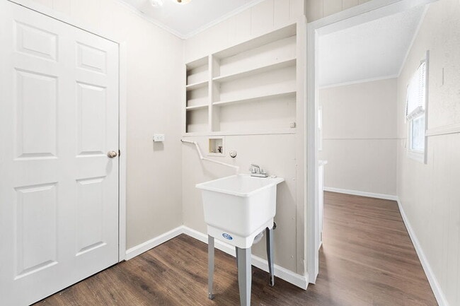 Building Photo - 14621 Agnes St