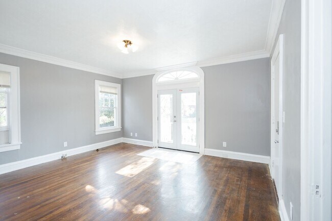 Building Photo - 217 S 11th St