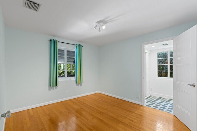 Building Photo - 430 N Ocean Breeze