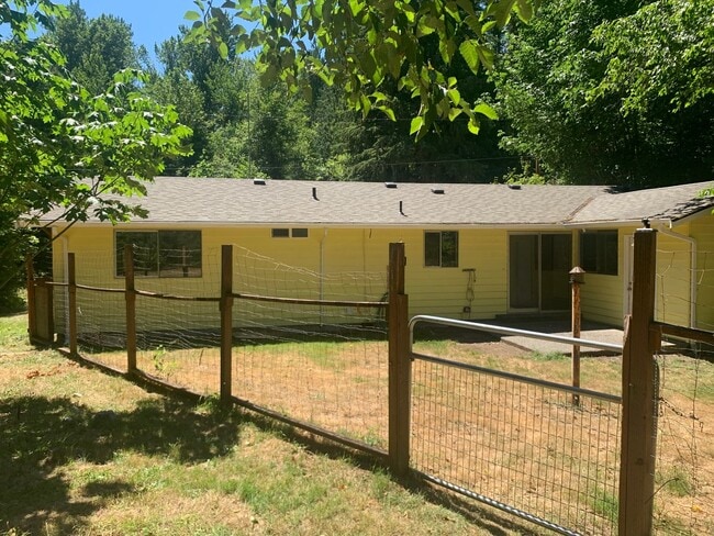 Building Photo - 3 Bed/1 Bath +Garage & Shop, Marblemount