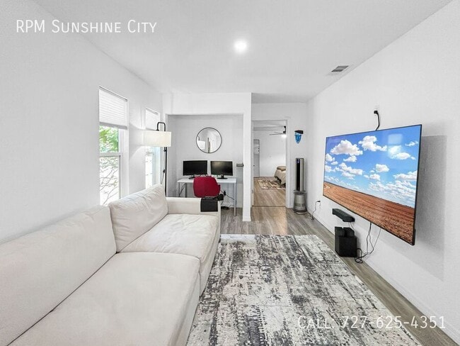 Building Photo - 908 E Cayuga St