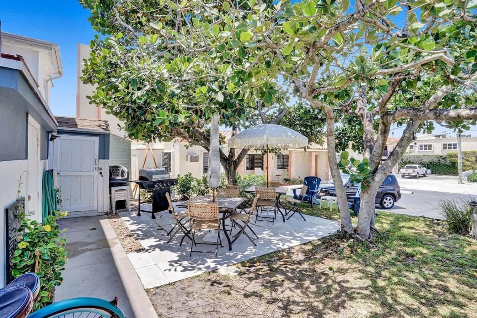 Building Photo - 851 N Surf Rd