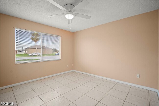 Building Photo - 4406 Santa Barbara Blvd S