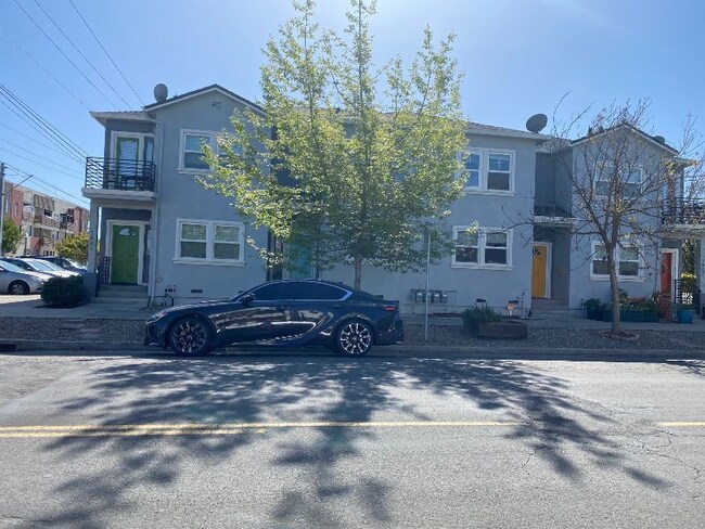 4 Unit townhouse - 1803 26th St