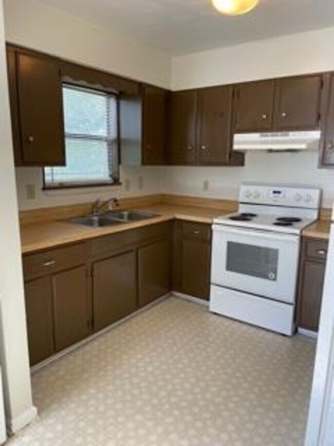 Building Photo - 770 Welton Ave SW