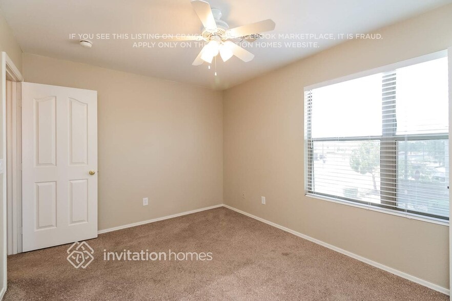 Building Photo - 1043 S Firehole Dr