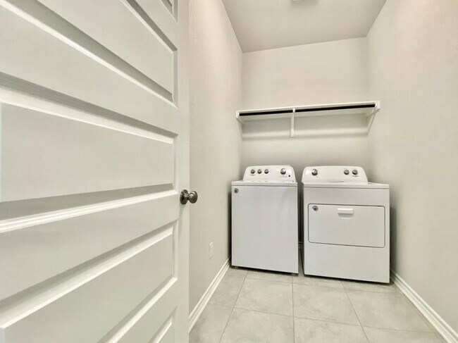 Building Photo - 2148 Pecan Island Dr