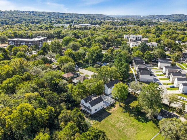Building Photo - 1337 Van Buren Ave