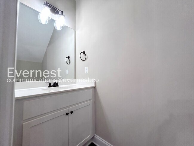 Building Photo - Spacious 3 Bed, 2.5 Bath Town Home with Garage and Patio | Pet Friendly | Available Now!