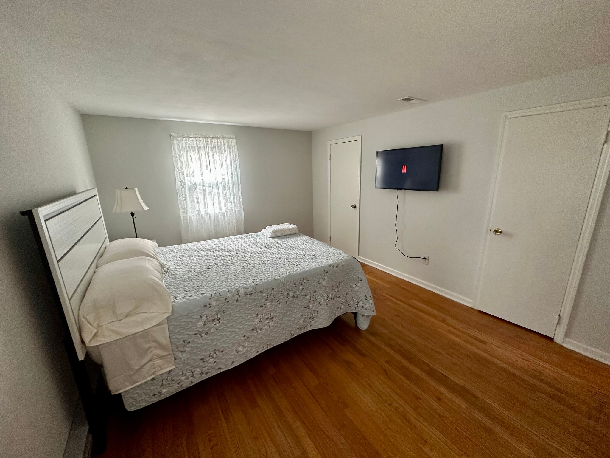 Building Photo - 160 Sunset Dr