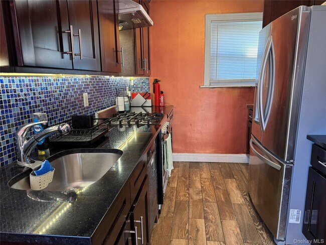 Building Photo - 26 Parkside Dr