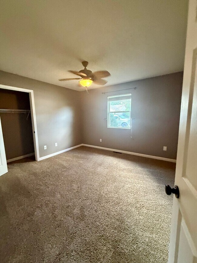 Building Photo - 1814 Sandstone Dr