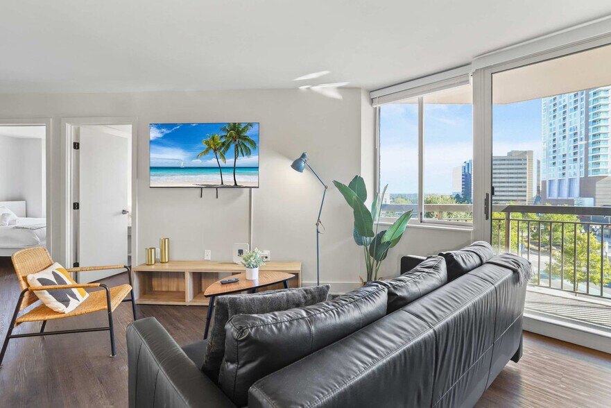 Building Photo - 801 15th St S