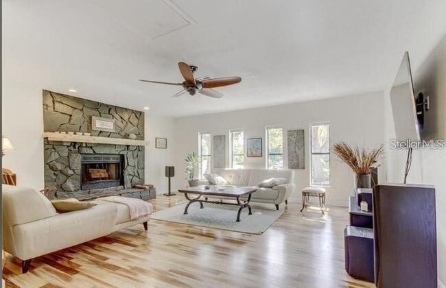 Building Photo - 9030 Bullrush Ct