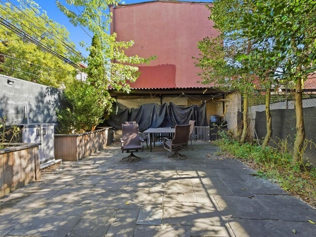Building Photo - 158 New York Ave
