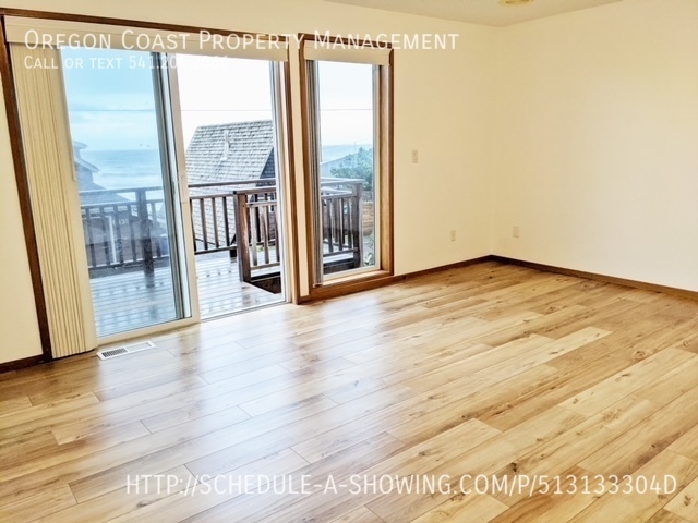 Building Photo - Outstanding 4 Bedroom House Lincoln City