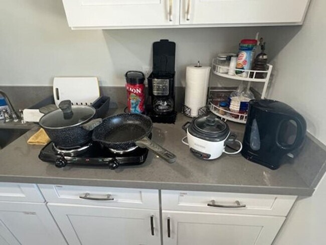 Building Photo - Fully Furnished Studio in Hawaiian Paradise Park