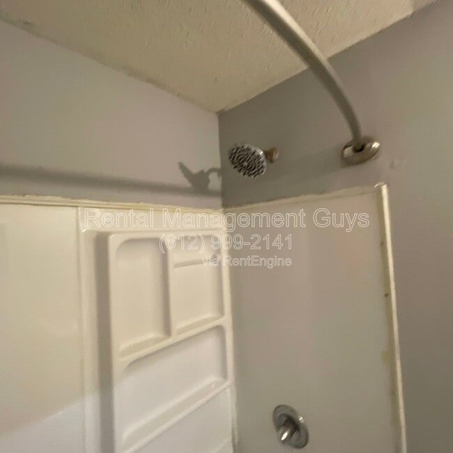 Building Photo - 2931 N Bryant Ave