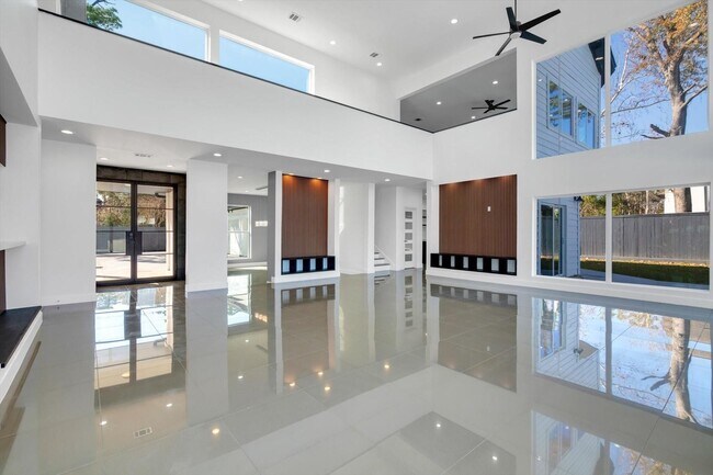 Building Photo - 12564 Memorial Dr