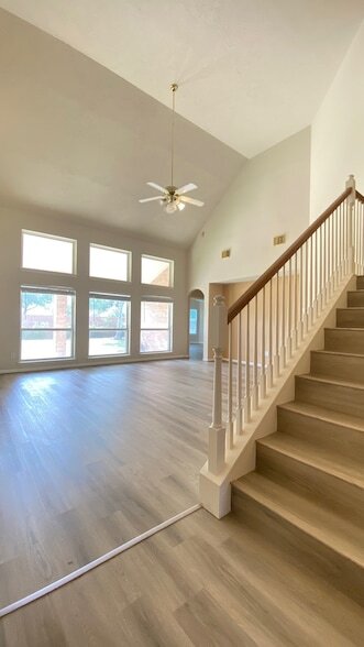 Building Photo - 2503 Westerlake Dr