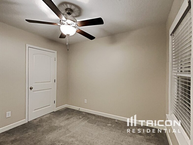 Building Photo - 800 Alley Ridge Dr