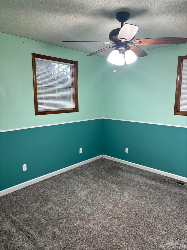 Building Photo - 425 Rentz Ave