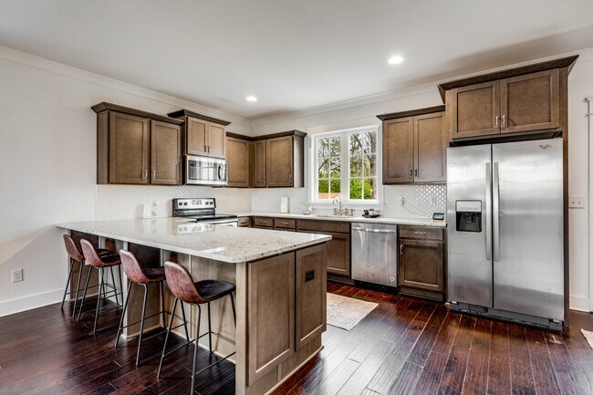 Building Photo - 721 Jones Park Ct