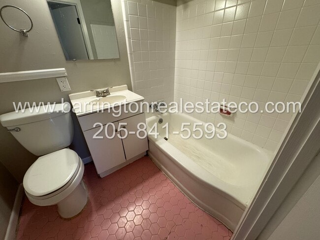 Building Photo - 1608 4th Pl NW