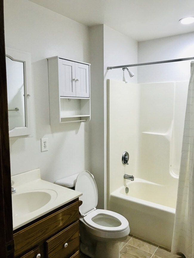 bathroom - 100 S Rochester St