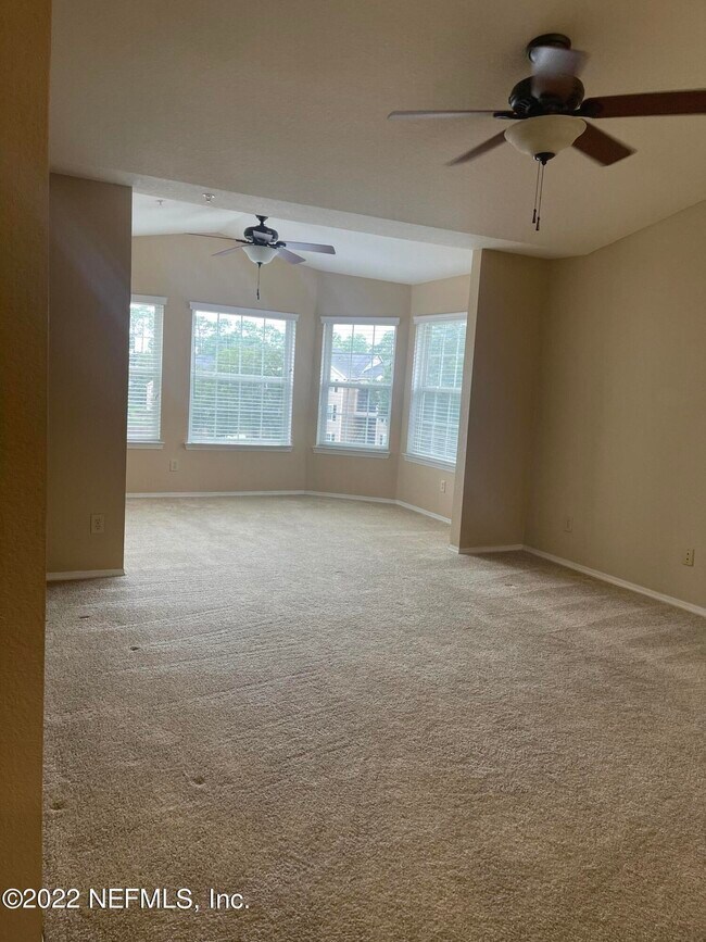 Building Photo - 13810 Sutton Park Dr N