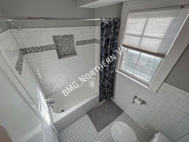 Building Photo - 1400 S Edgewood St