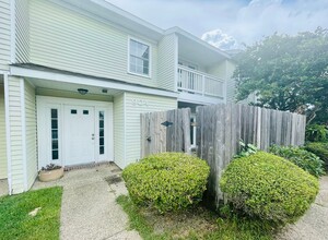 Building Photo - Charming 2 Bed, 1.5 Bath Townhouse in Lafayette!