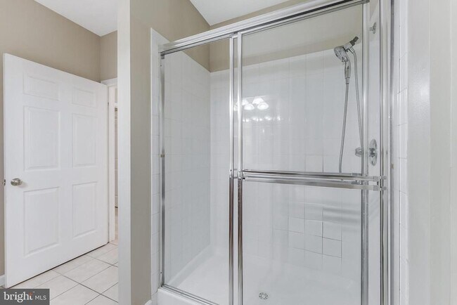 Building Photo - 12954 Centre Park Cir