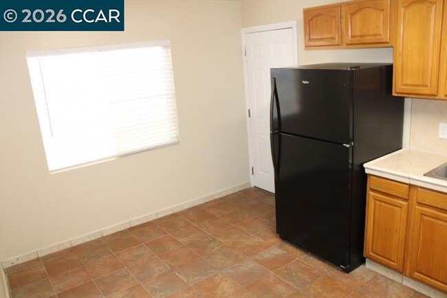 Building Photo - 325 21st St