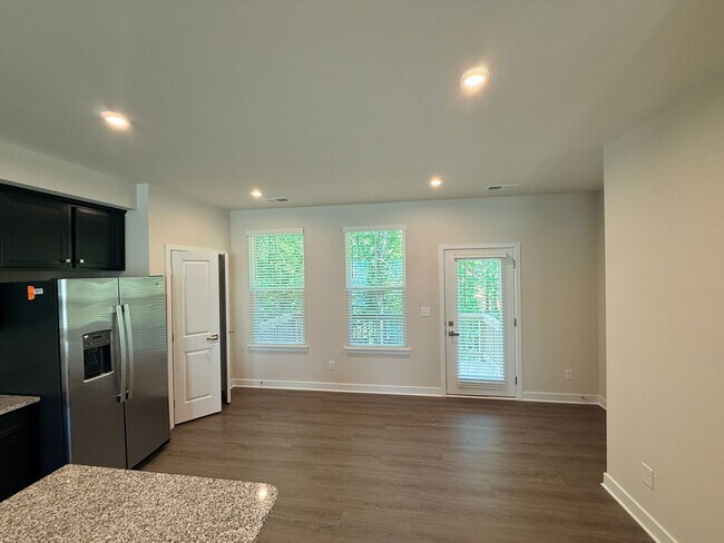 Building Photo - Brand New Townhome in the heart of Charotte