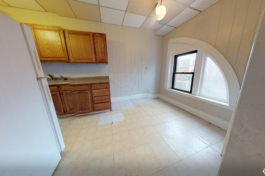 Building Photo - 105 Longwood Ave