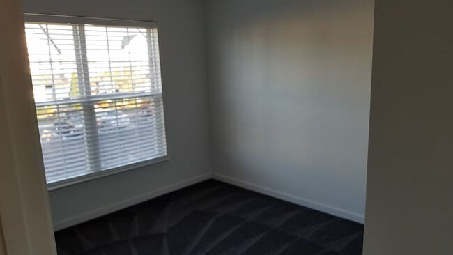 Building Photo - 3 bed, 2.5 Bath 1440sf End-Unit Henrico To...